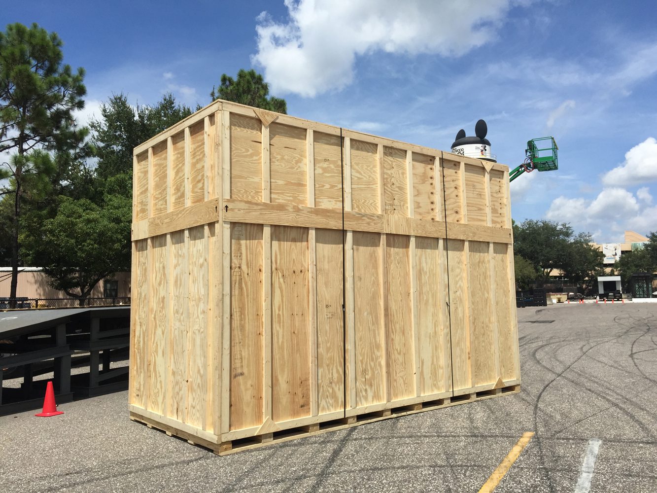 contact us 9 wooden crates | custom packing solutions | image of alrge wooden box